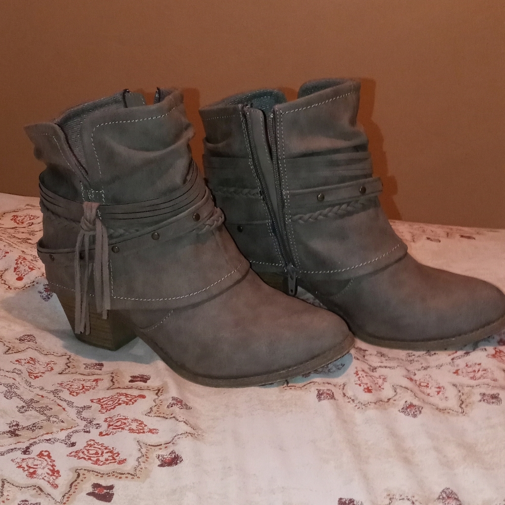 SHOES!!! - Picture 4 of 7